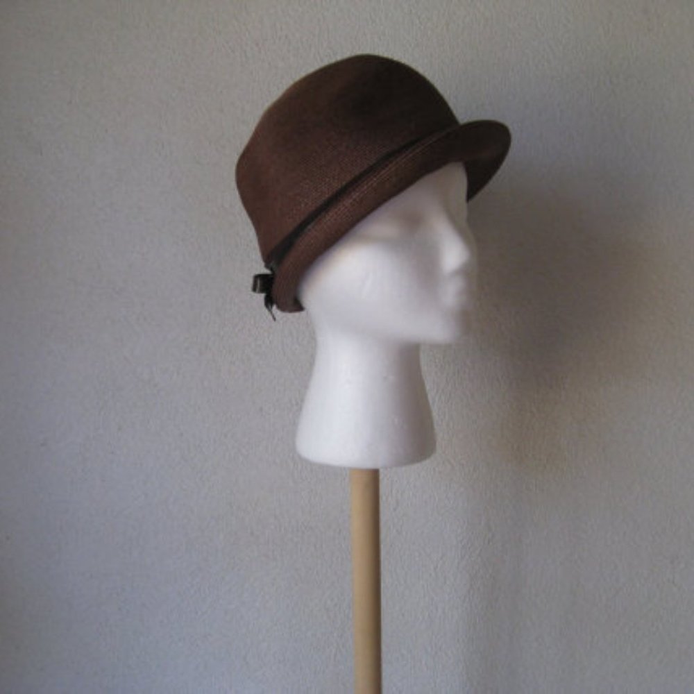 Vintage l 50s 22 Sears Millinery Brown Woven Patent Leather Bow Chic Derby Hat